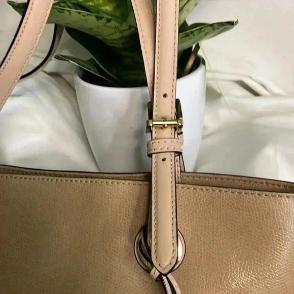 Michael Kors Tan Handbag- EUC - Picture 2 of 10